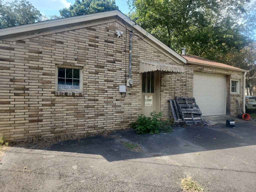 501 West Main Street -- Storage Garage - 1